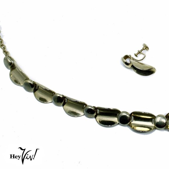Vintage Necklace and Screw Back Earring Set Curved Design Gold Metal - Hey Viv - Picture 4 of 5